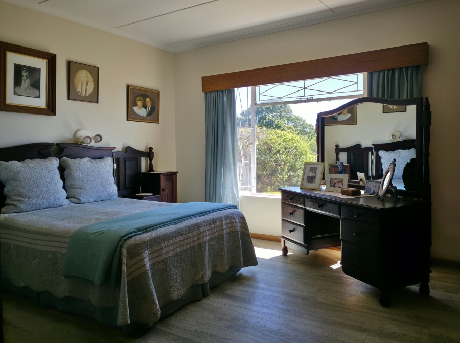 6 Bedroom Property for Sale in Wavecrest Eastern Cape